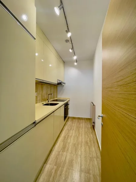 Tineretului, metrou 5 minute, Cuza Voda, apartament nemobilat.